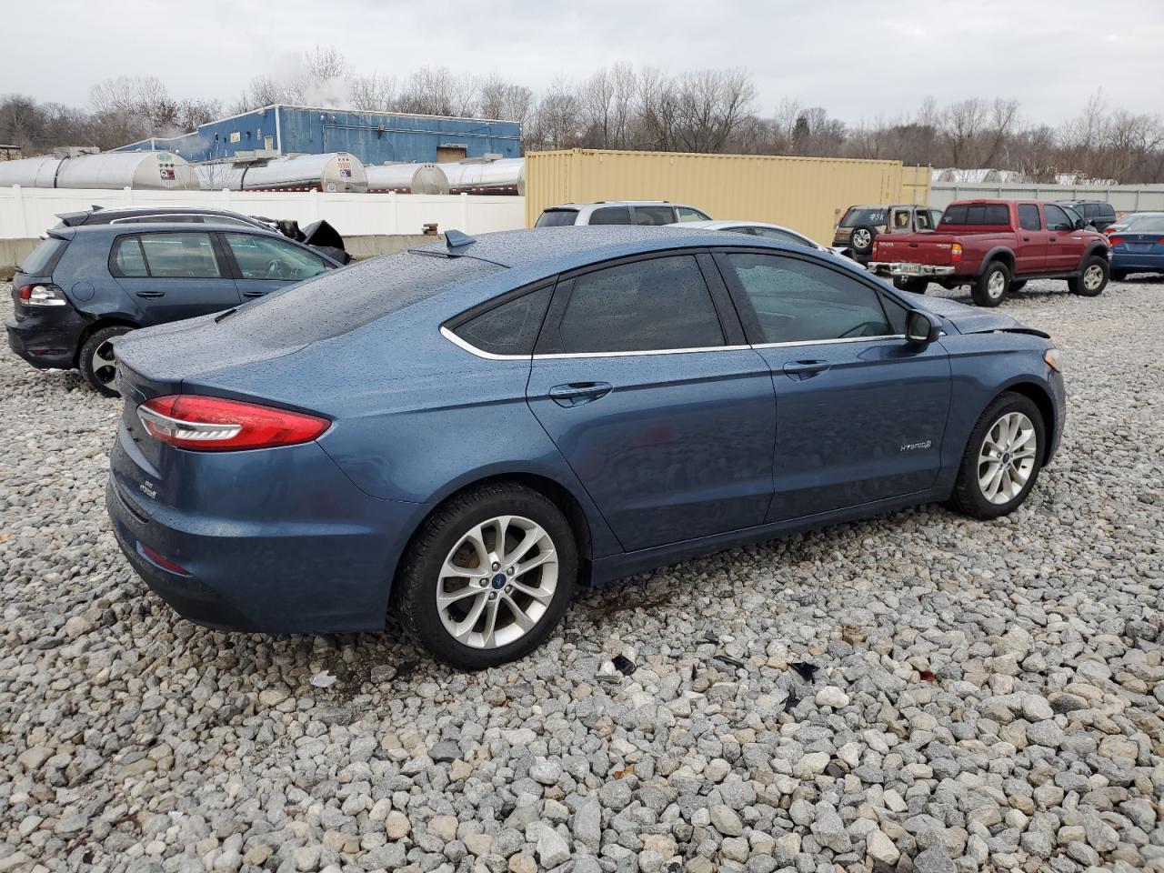 Image 3 of 2019 FORD FUSION SE 2019 with VIN 3FA6P0LU2KR214856
