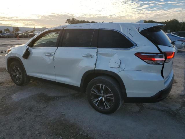 Image 2 of 2019 TOYOTA HIGHLANDER LE 2019 with VIN 5TDZZRFH5KS367202