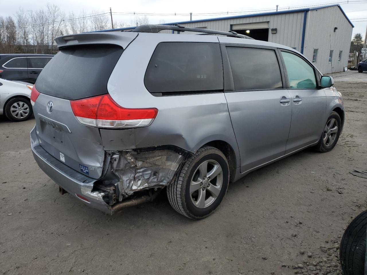 Изображение 3 2012 TOYOTA SIENNA LE 2012 с VIN 5TDKK3DC4CS249427