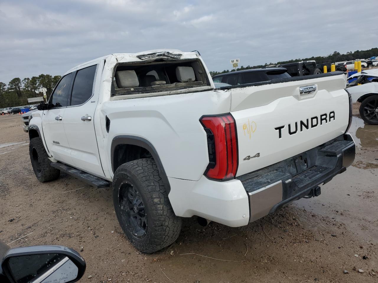 Изображение 2 2022 TOYOTA TUNDRA CREWMAX LIMITED 2022 с VIN 5TFJA5DB1NX017091