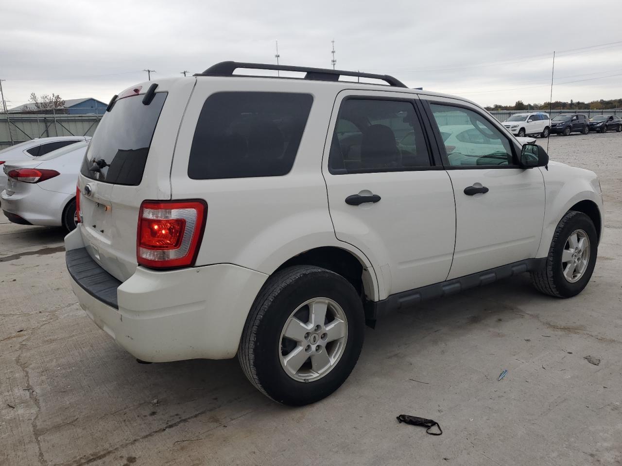 Image 3 of 2011 FORD ESCAPE XLT 2011 with VIN 1FMCU0D71BKB74736