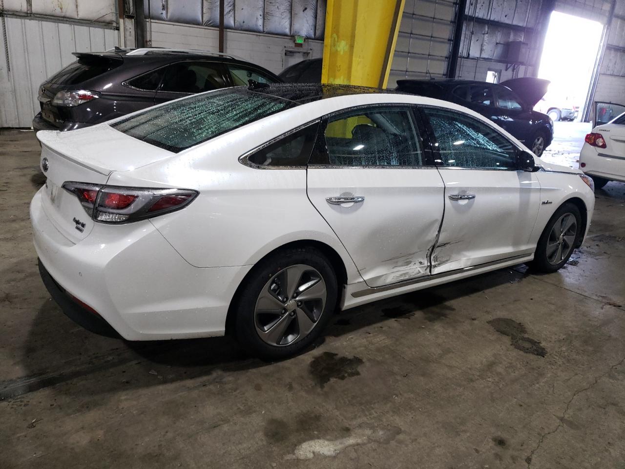 Image 3 of 2016 HYUNDAI SONATA HYBRID 2016 with VIN KMHE34L14GA014606