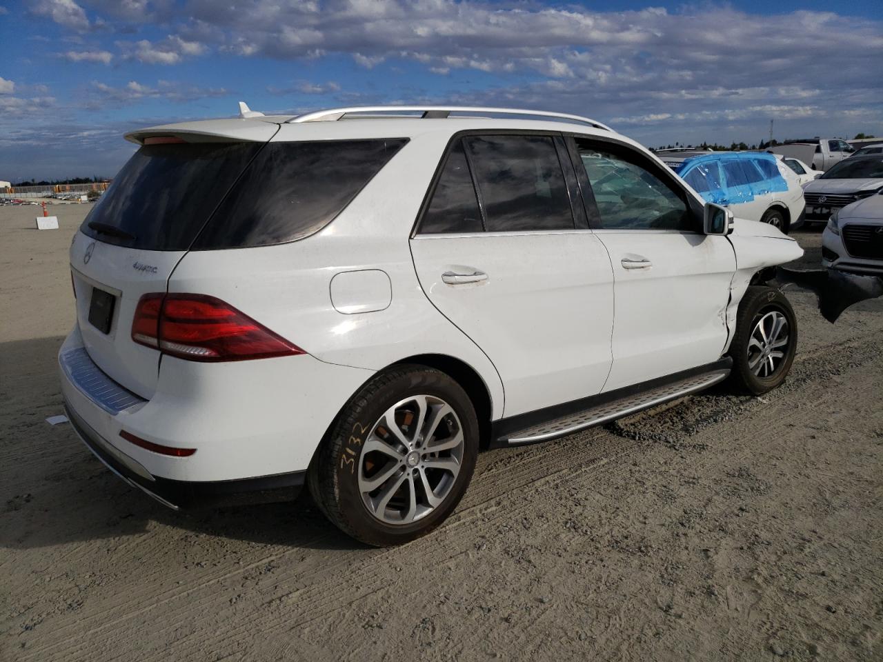 Obraz 3 z 2016 MERCEDES-BENZ GLE 350 4MATIC 2016 z VIN 4JGDA5HB8GA667092