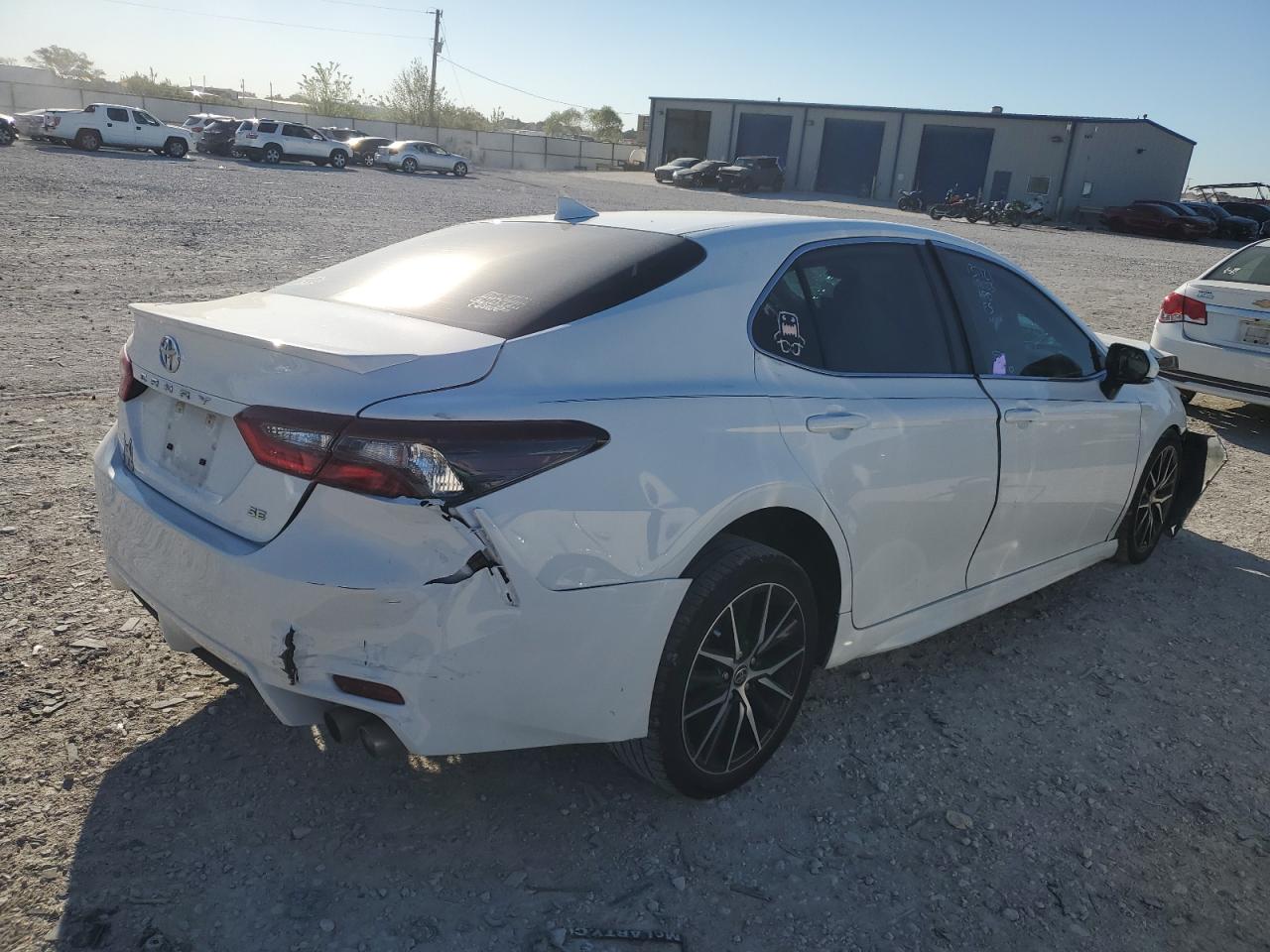 Obraz 3 z 2022 TOYOTA CAMRY SE 2022 z VIN 4T1G11AK4NU669188