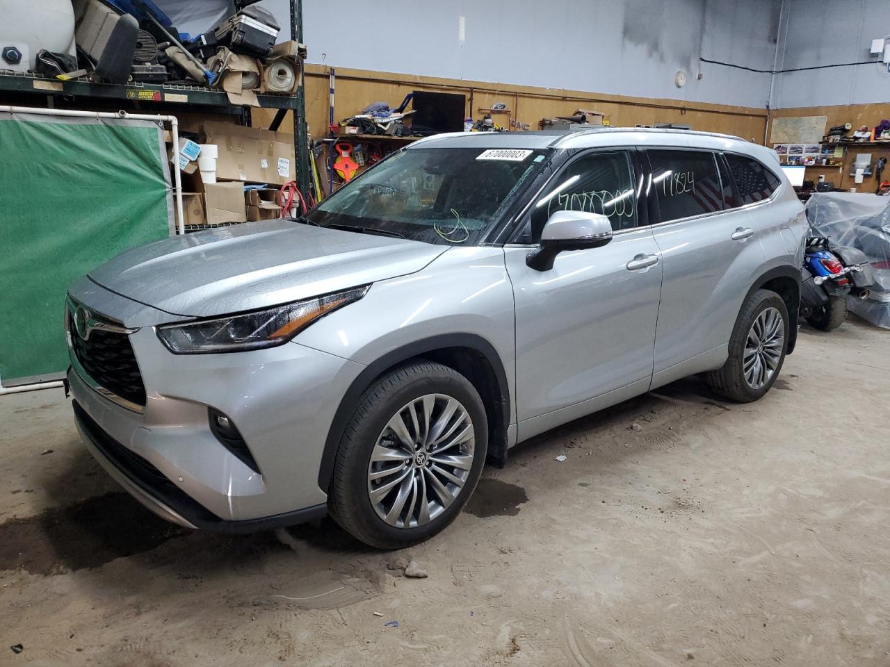 Image 1 of 2021 TOYOTA HIGHLANDER PLATINUM 2021 with VIN 5TDFZRBH8MS076527