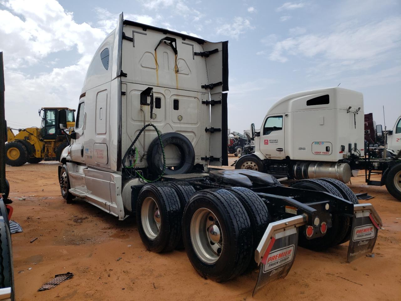 Image 3 of 2016 FREIGHTLINER CASCADIA 125  2016 with VIN 1FUJGLDR9GLGW8538