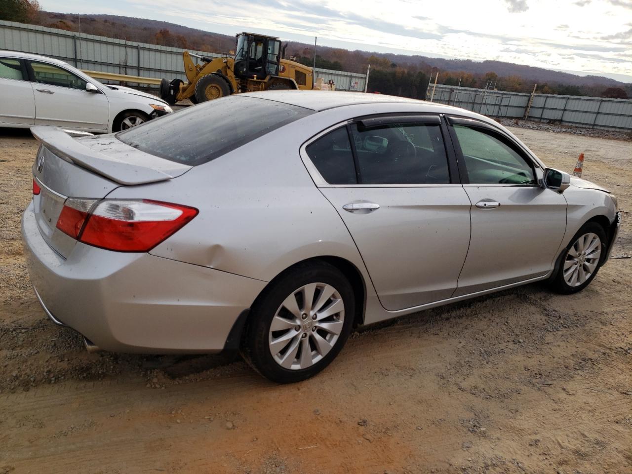 Image 3 of 2014 HONDA ACCORD EX 2014 with VIN 1HGCR2F77EA081990