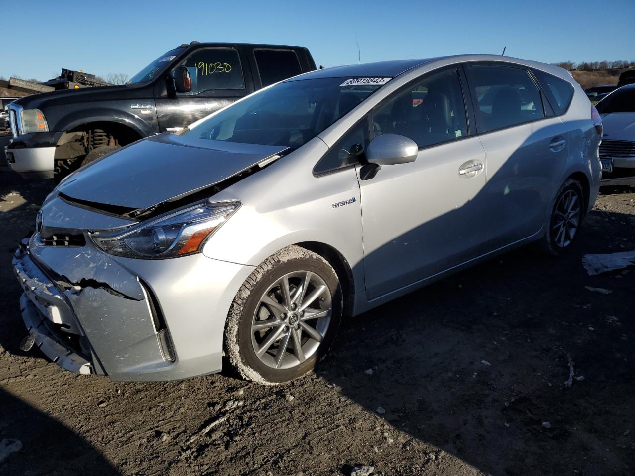 Image 1 of 2017 TOYOTA PRIUS V  2017 with VIN JTDZN3EU7HJ067948