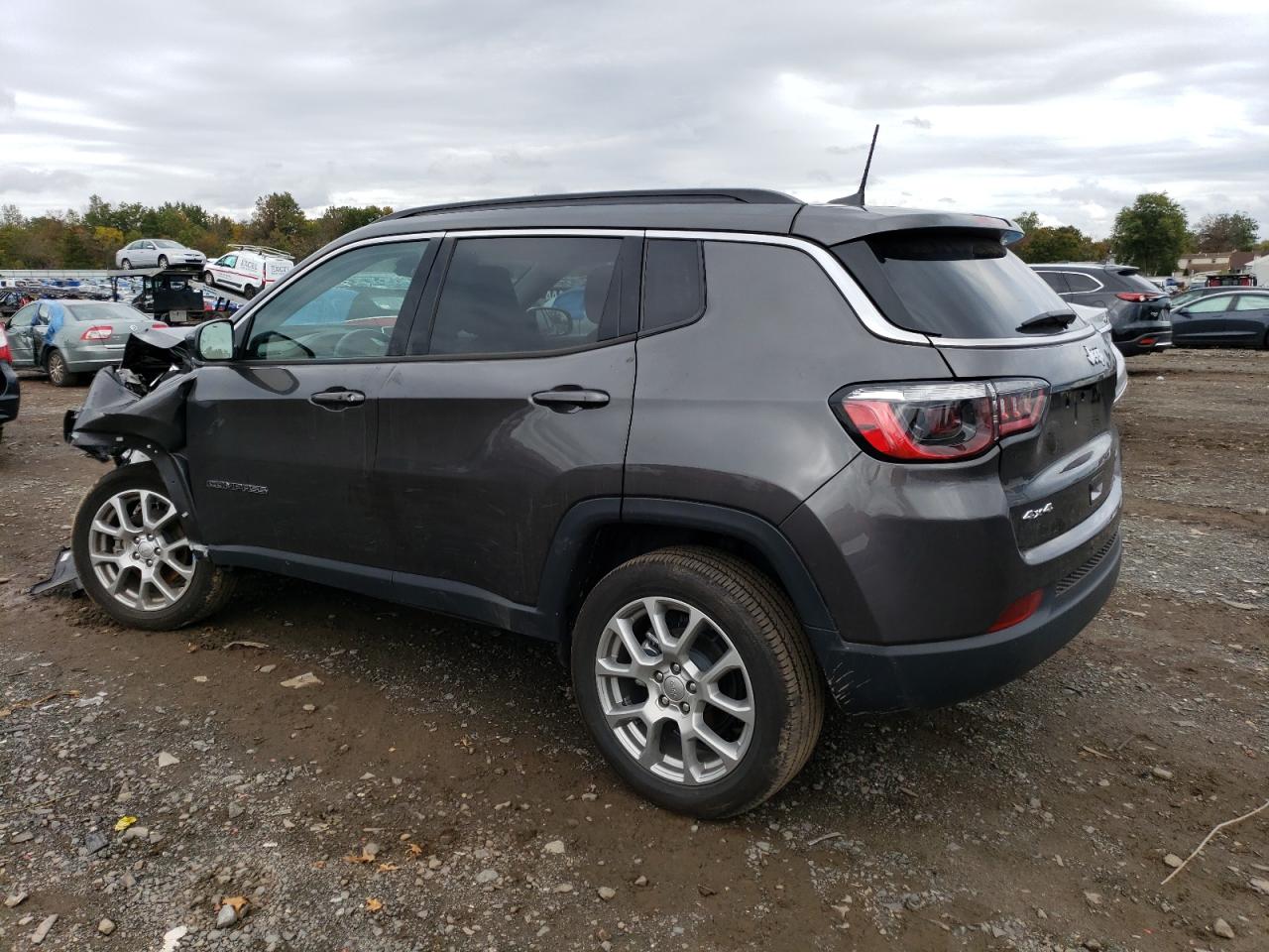 Image 2 of 2022 JEEP COMPASS LATITUDE LUX 2022 with VIN 3C4NJDFB5NT212518