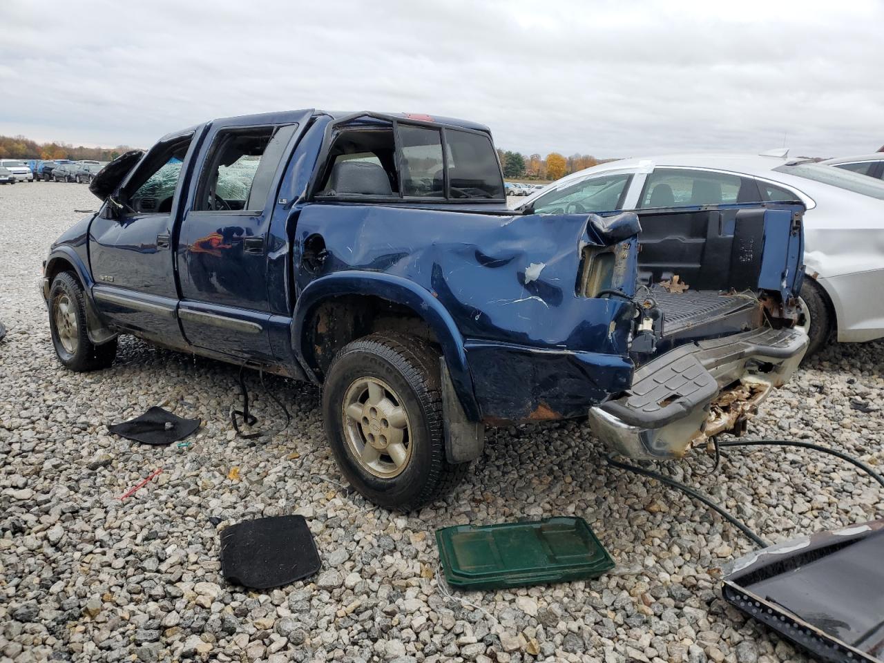 Image 2 of 2002 CHEVROLET S TRUCK S10 2002 with VIN 1GCDT13W72K133330