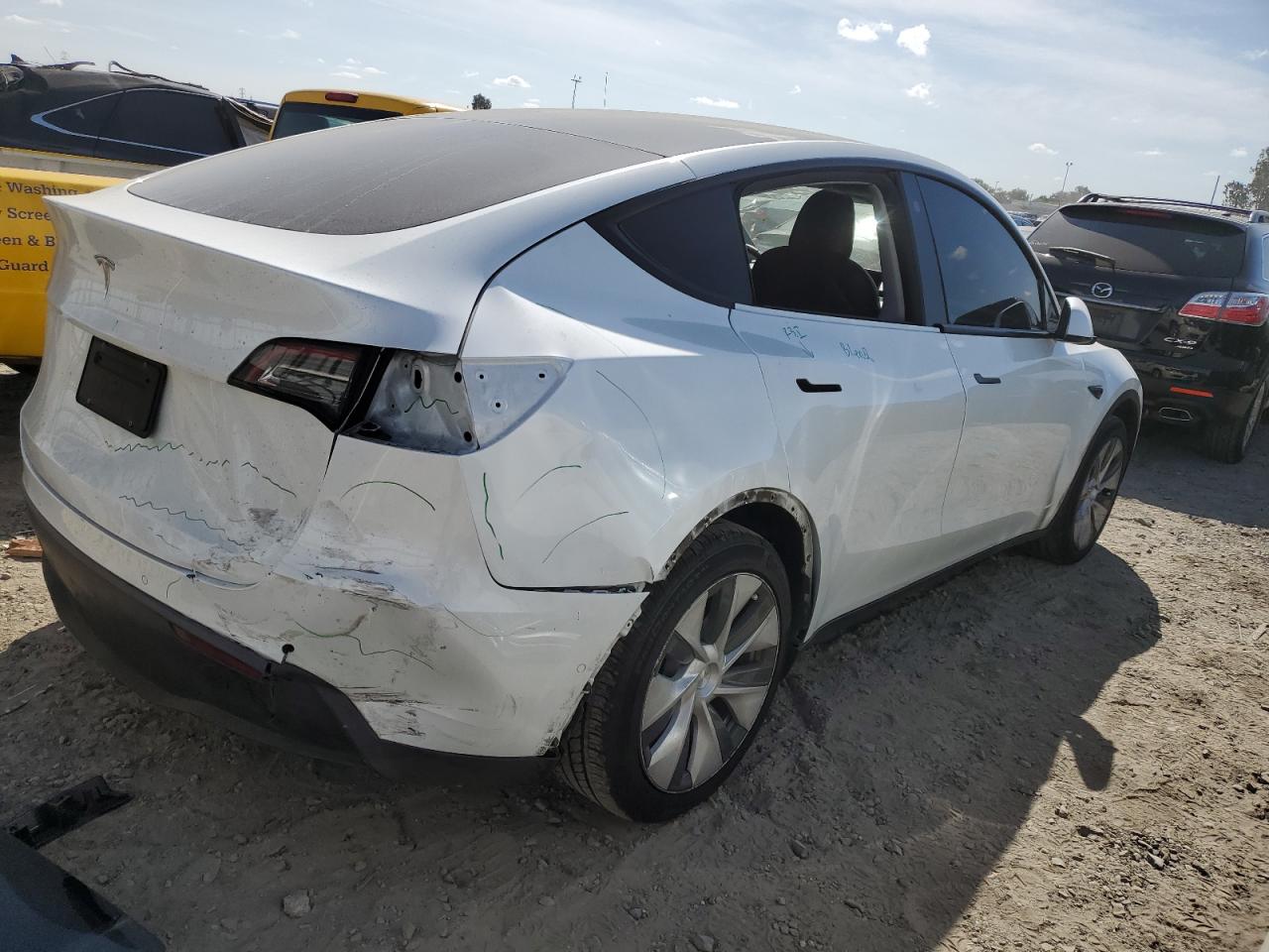 Obraz 3 z 2021 TESLA MODEL Y  2021 z VIN 5YJYGDED6MF113993
