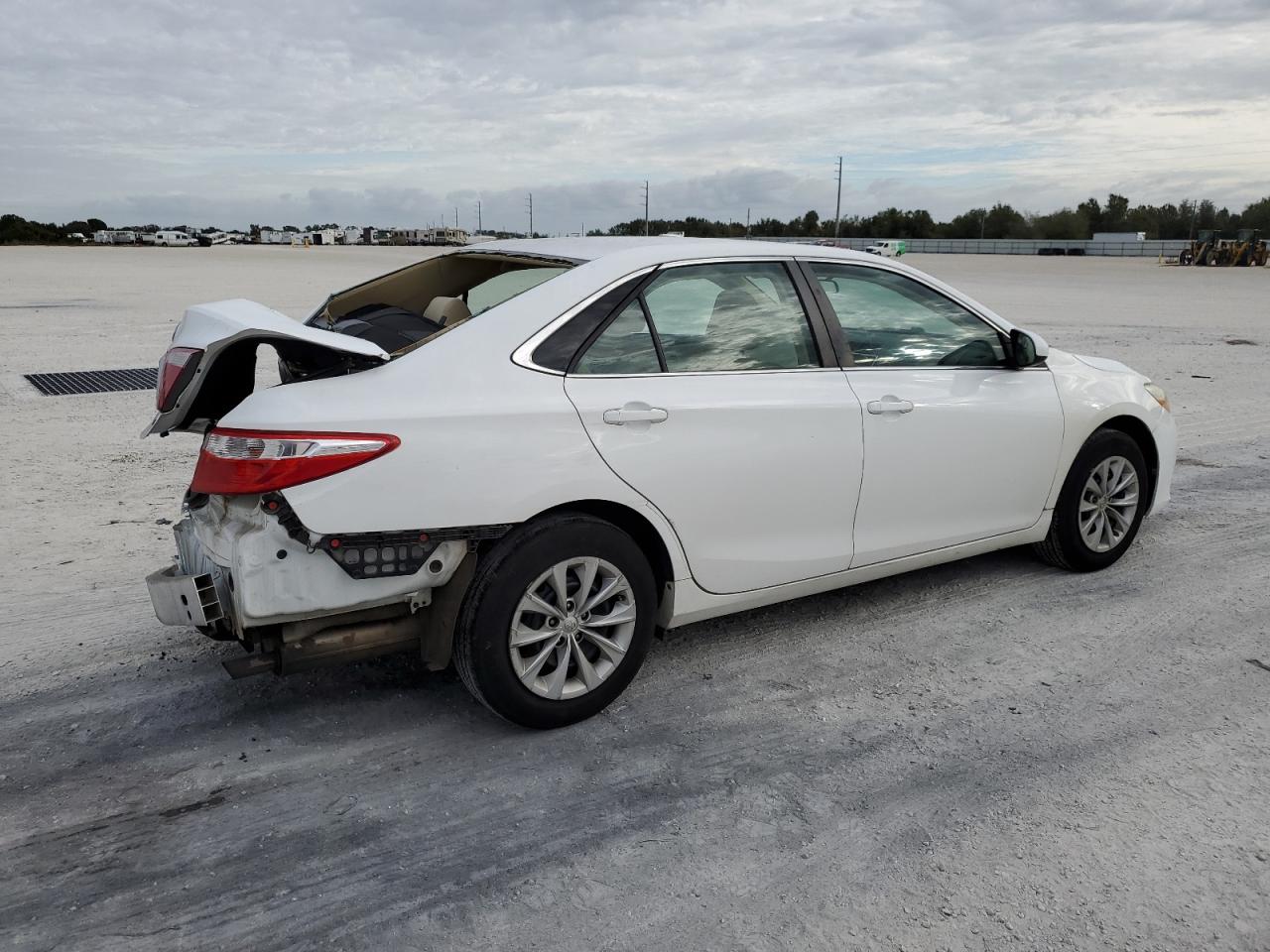 Image 3 of 2017 TOYOTA CAMRY LE 2017 with VIN 4T1BF1FK2HU652785