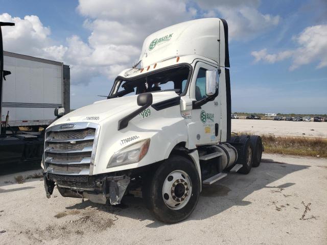 Image 2 of 2019 FREIGHTLINER CASCADIA 126  2019 with VIN 1FUJHLDV7KLKW7957