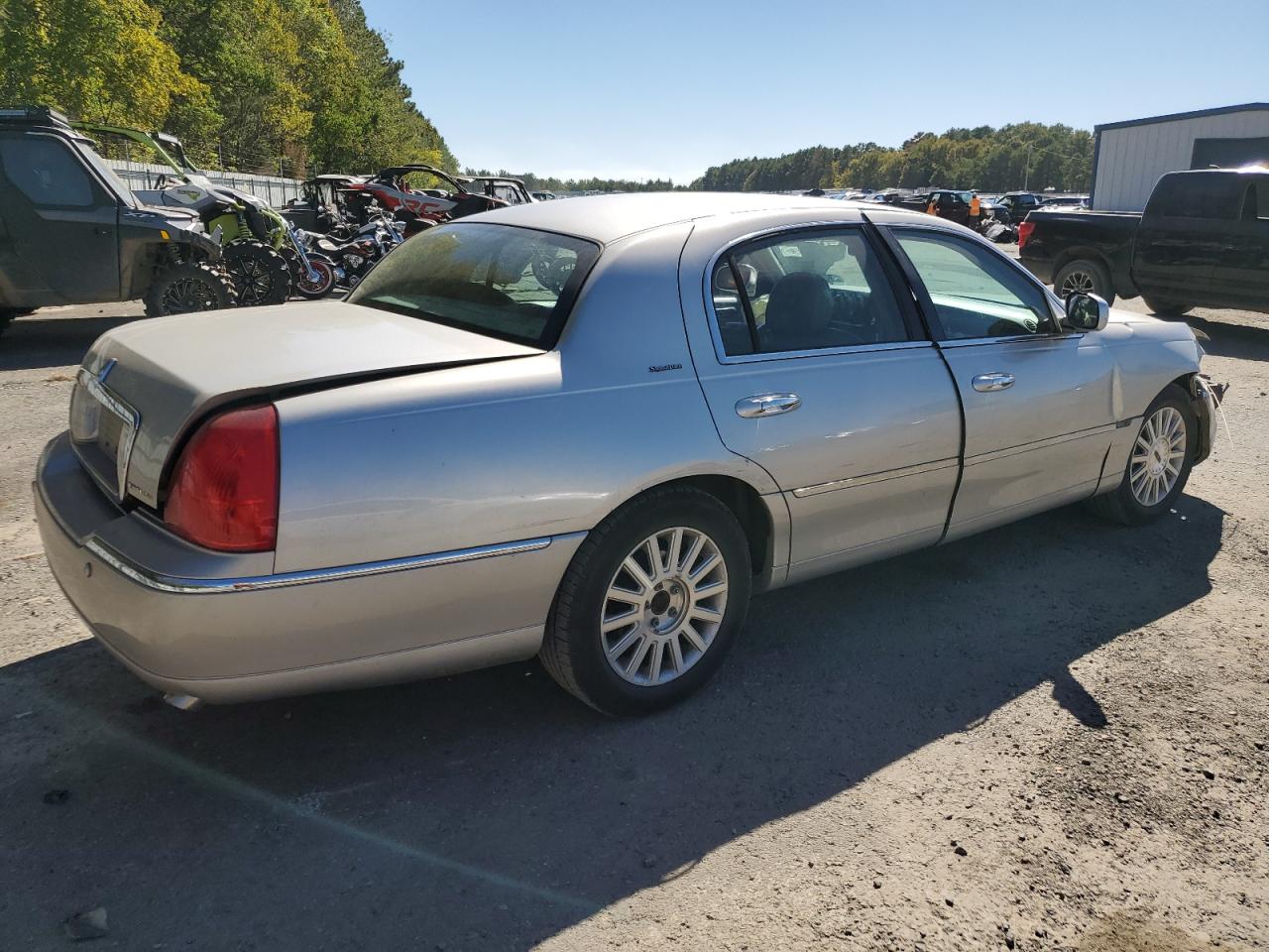 Изображение 3 2004 LINCOLN TOWN CAR EXECUTIVE 2004 с VIN 1LNHM81W64Y640659
