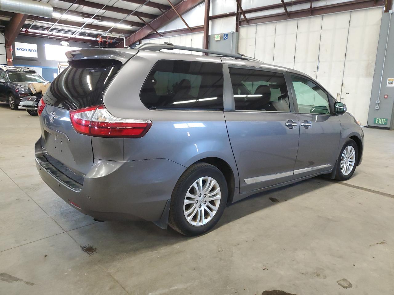 Изображение 3 2017 TOYOTA SIENNA XLE 2017 с VIN 5TDYZ3DC6HS869127