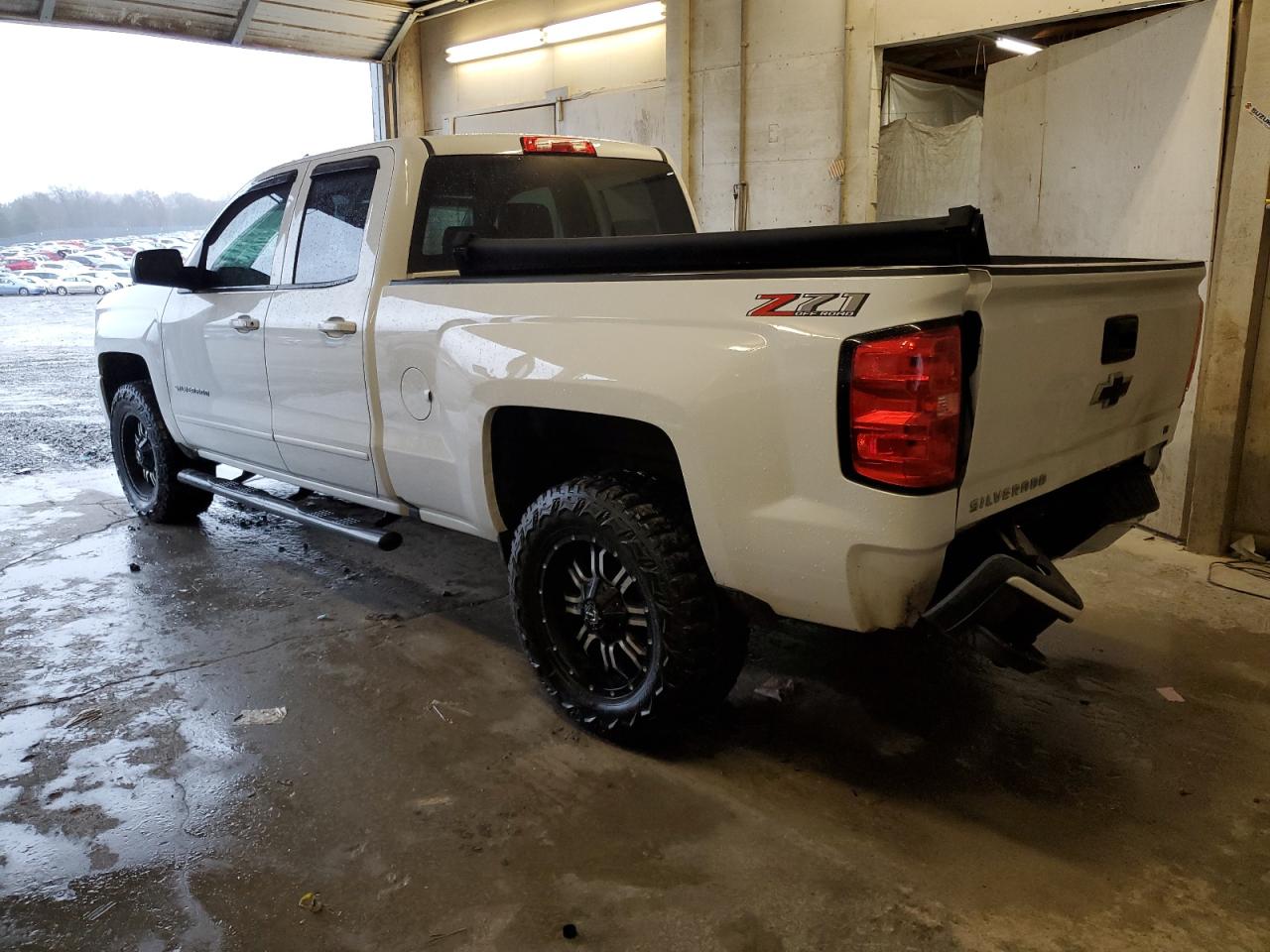 Изображение 2 2018 CHEVROLET SILVERADO K1500 LT 2018 с VIN 1GCVKRECXJZ189888