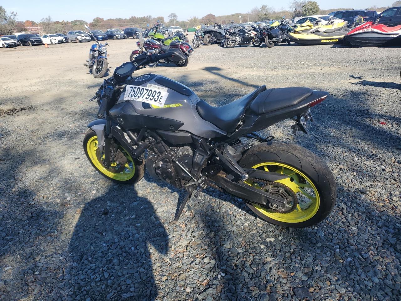Obraz 3 z 2016 YAMAHA FZ07  2016 z VIN JYARM06E2GA010043