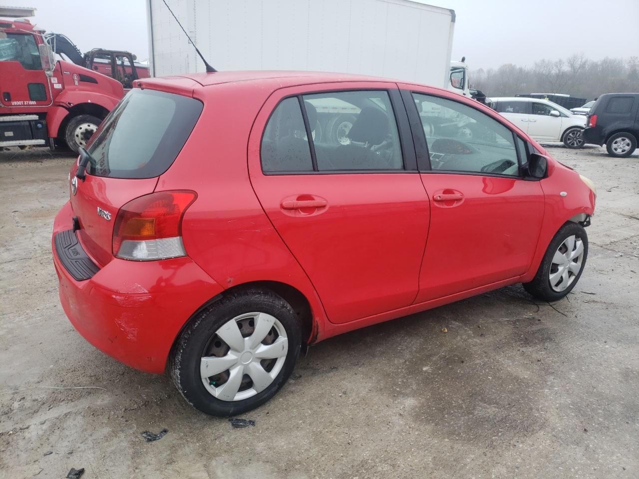 Obraz 3 z 2010 TOYOTA YARIS  2010 z VIN JTDKT4K31A5293636