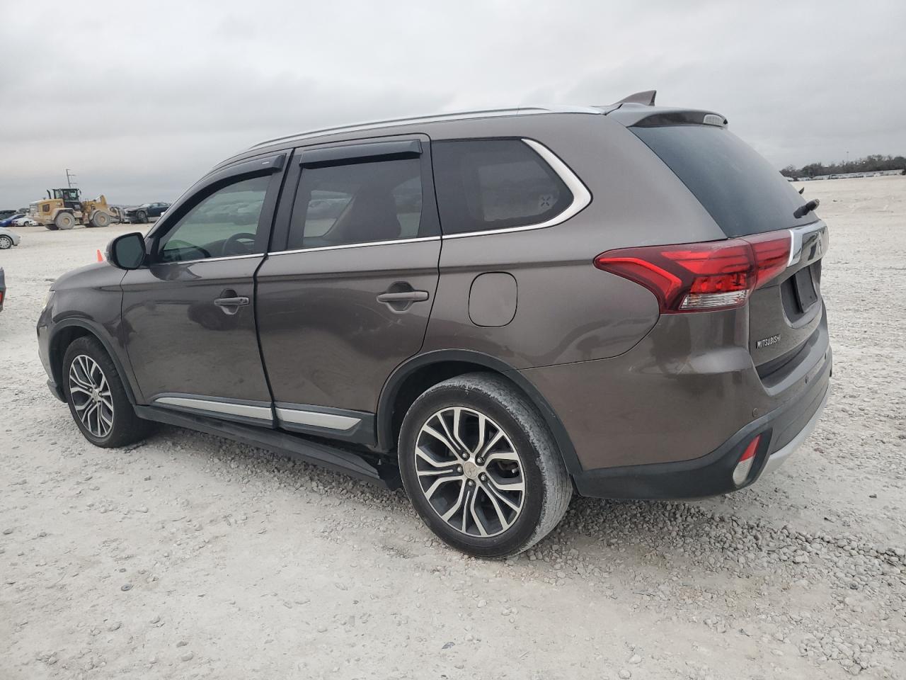 Image 2 of 2017 MITSUBISHI OUTLANDER SE 2017 with VIN JA4AD3A39HZ039142