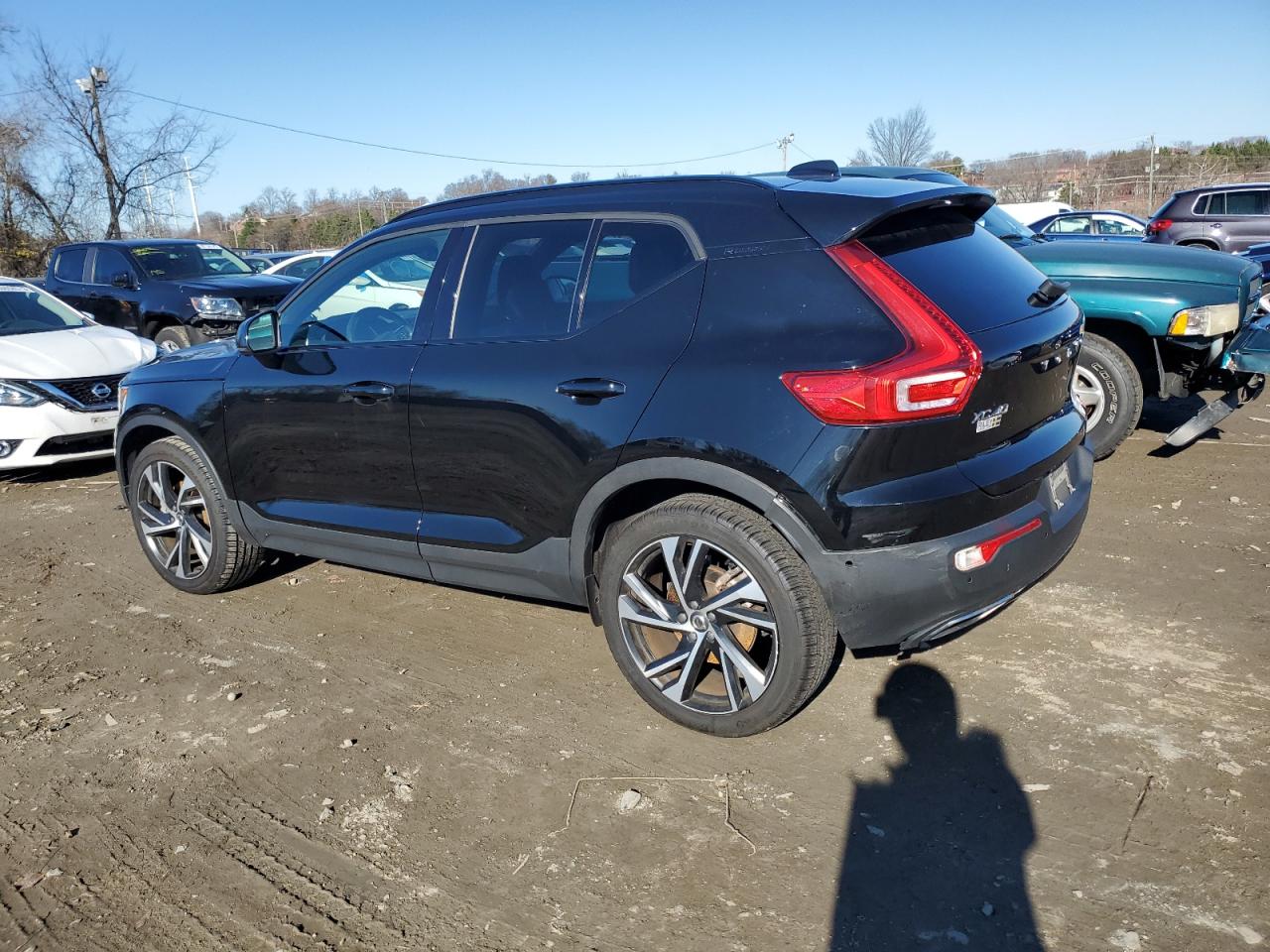 Image 2 of 2019 VOLVO XC40 T5 R-DESIGN 2019 with VIN YV4162UM6K2095258