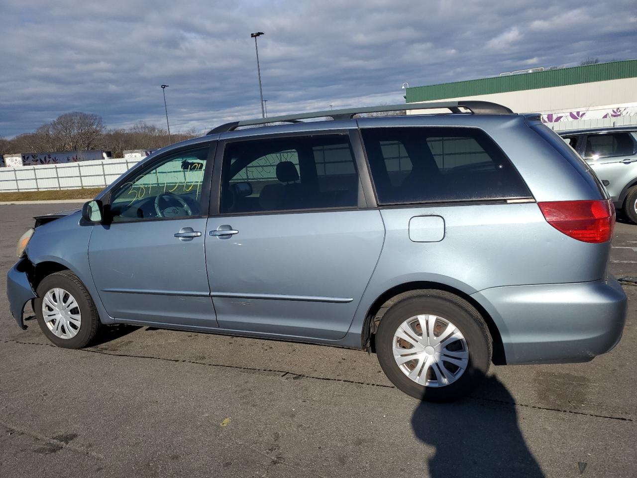 Image 2 of 2004 TOYOTA SIENNA CE 2004 with VIN 5TDZA23C24S019822