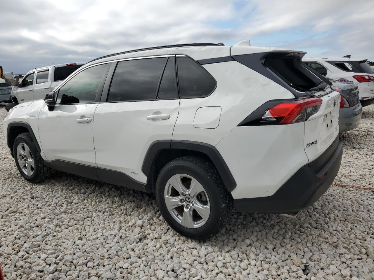 Изображение 2 2021 TOYOTA RAV4 XLE 2021 с VIN JTMR6RFV4MD014480