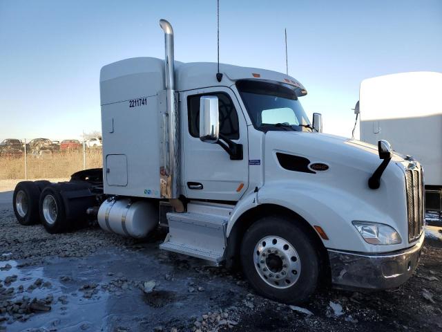 Image 1 of 2016 PETERBILT 579  2016 with VIN 1XPBDP9X3GD335650