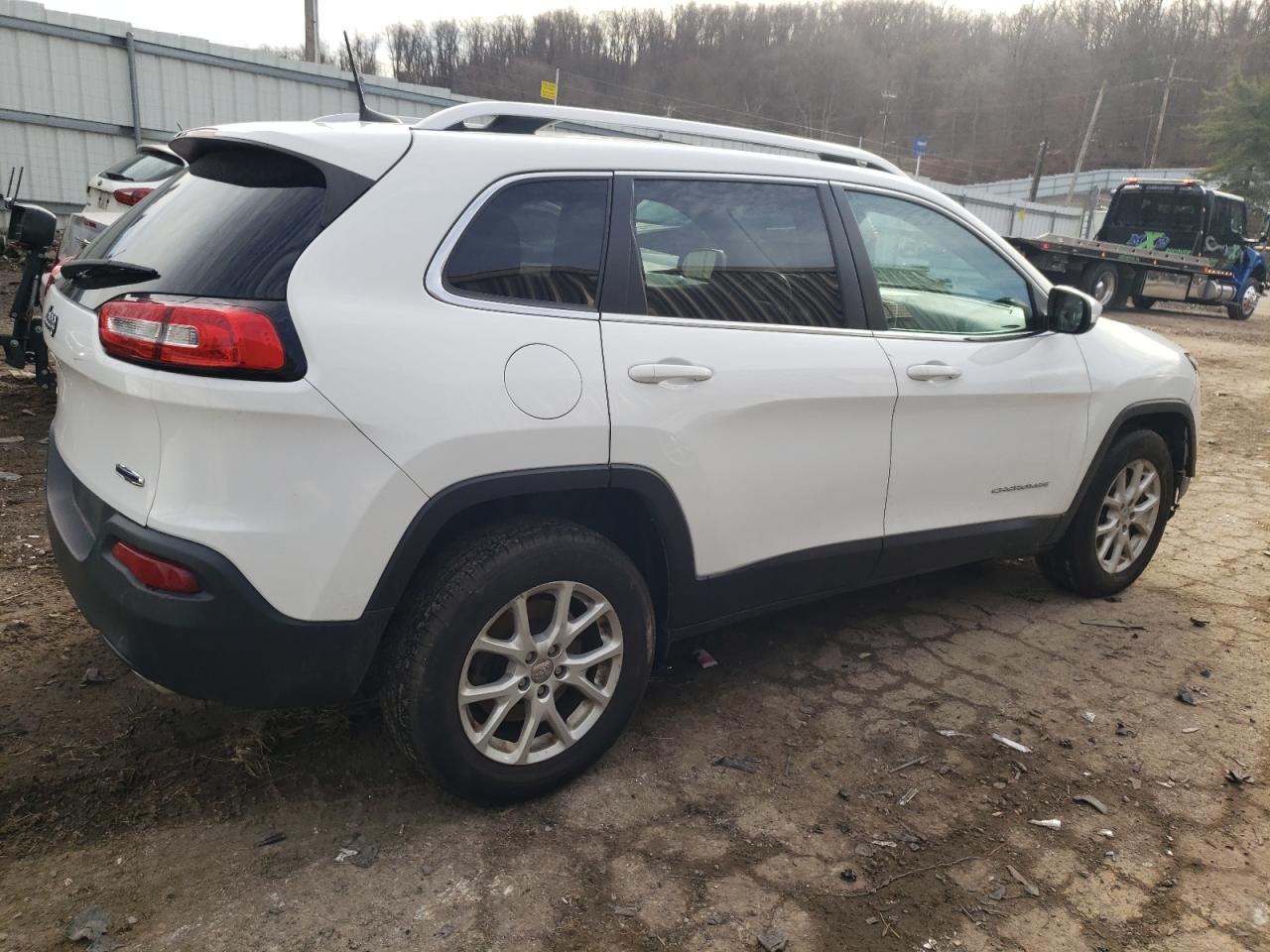 Image 3 of 2016 JEEP CHEROKEE LATITUDE 2016 with VIN 1C4PJMCS0GW143165