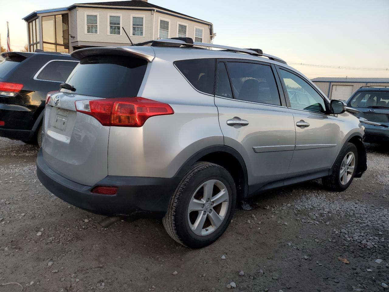 Image 3 of 2013 TOYOTA RAV4 XLE 2013 with VIN JTMRFREV0D5020515