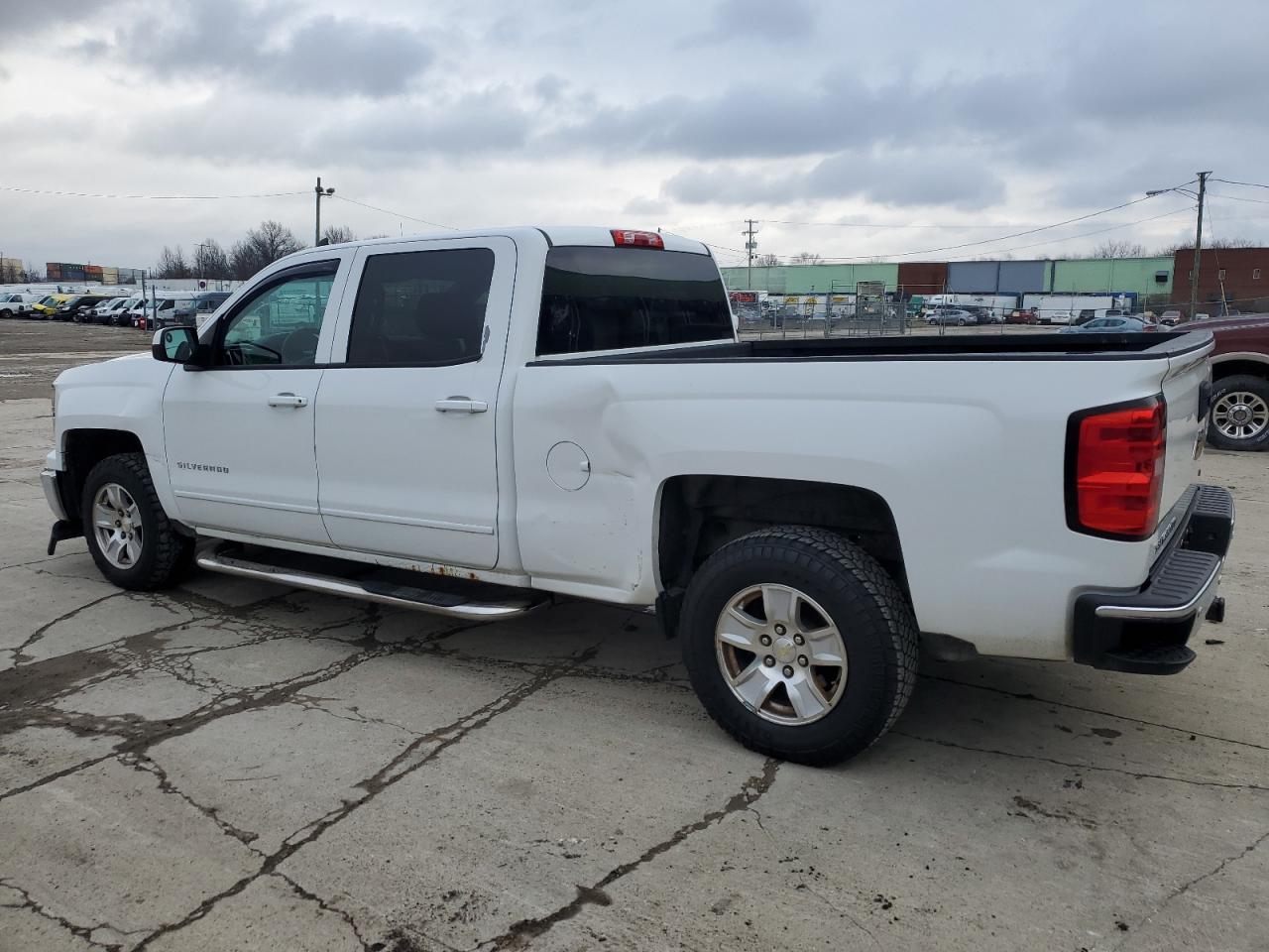 Image 2 of 2015 CHEVROLET SILVERADO K1500 LT 2015 with VIN 3GCUKREH0FG203392