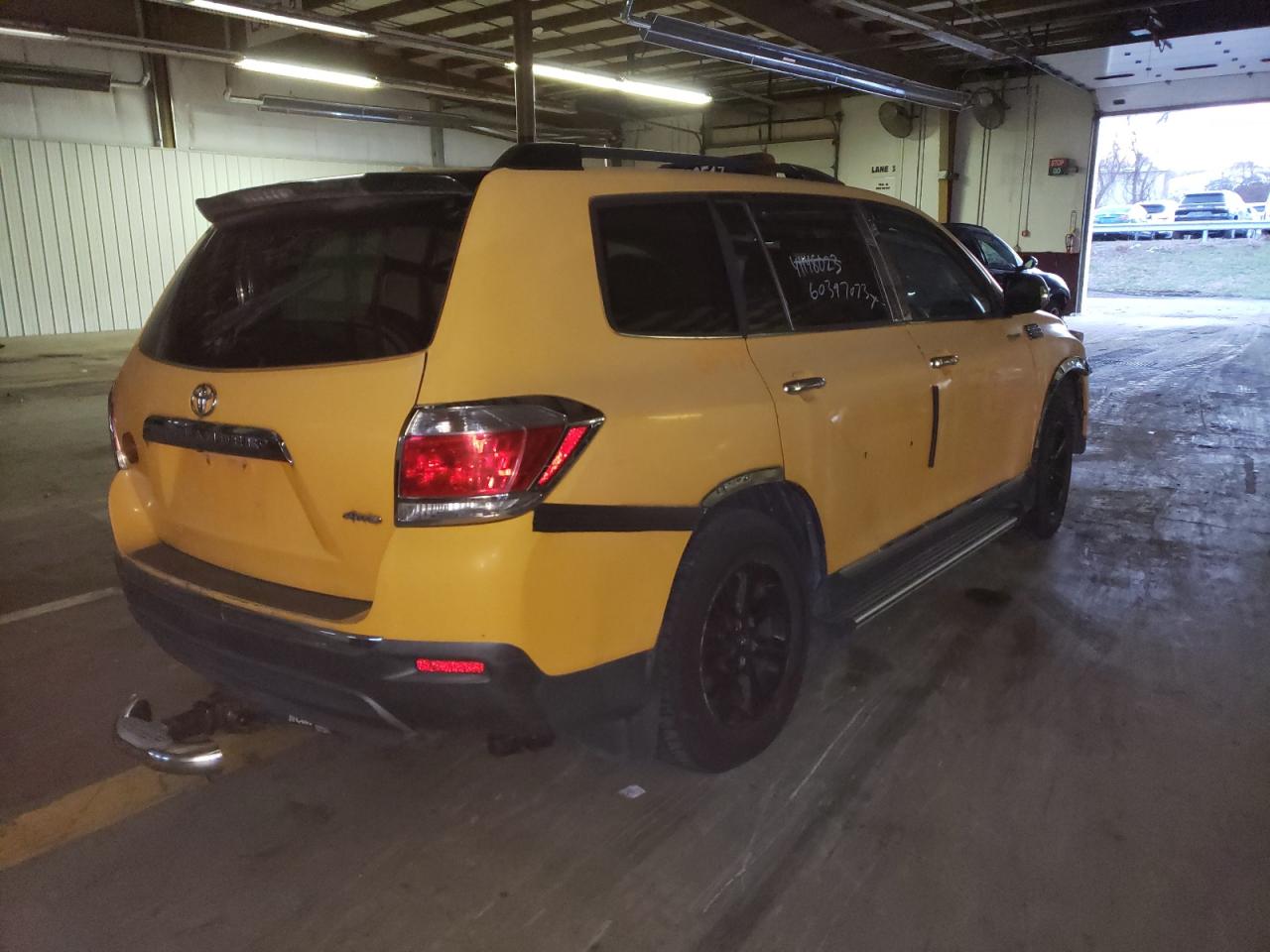 Изображение 3 2011 TOYOTA HIGHLANDER BASE 2011 с VIN 5TDBK3EH0BS087837