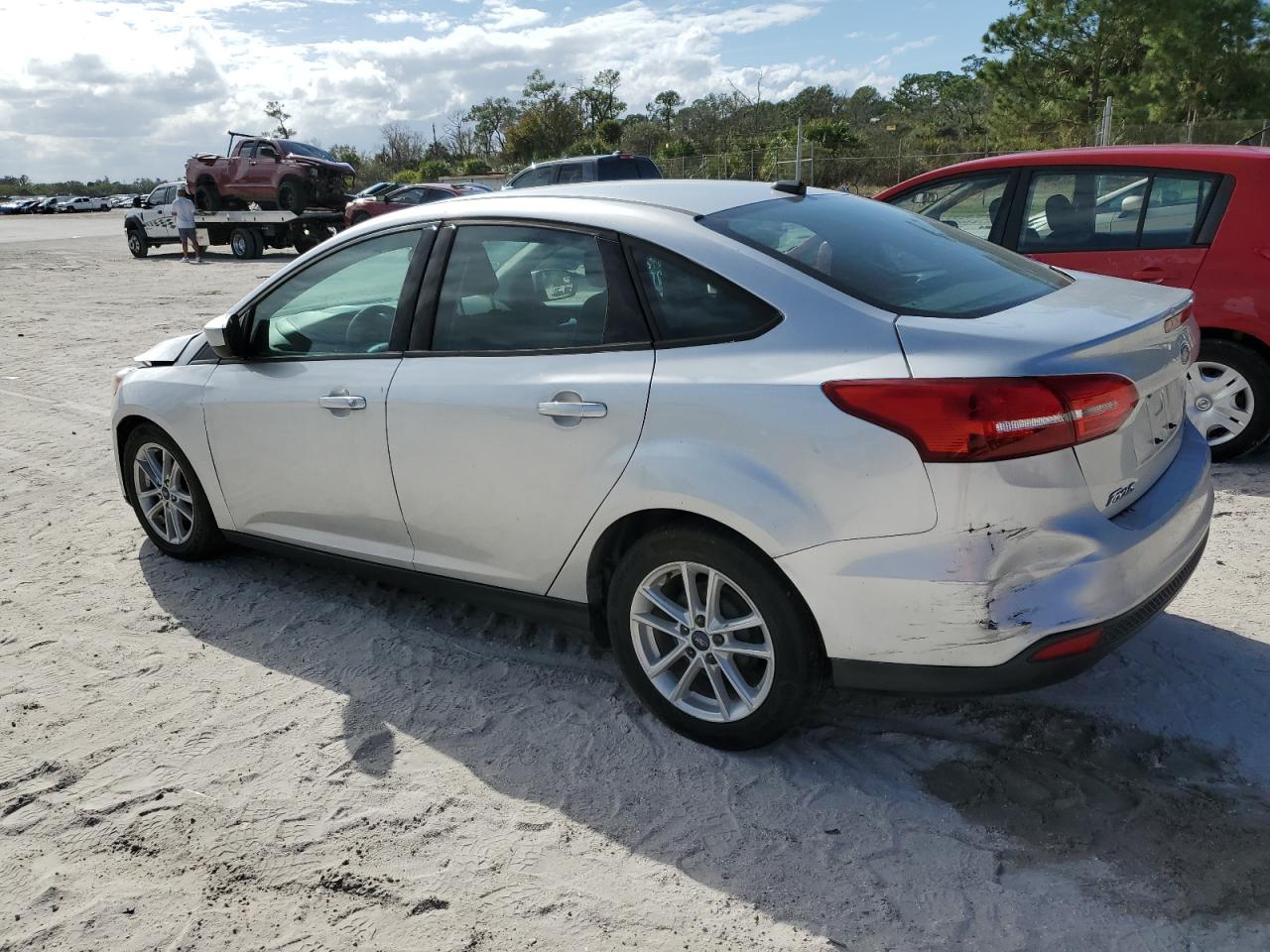 Image 2 of 2018 FORD FOCUS SE 2018 with VIN 1FADP3F23JL295561