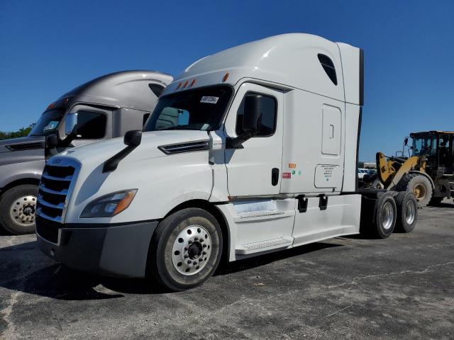 Image 2 of 2018 FREIGHTLINER CASCADIA 126  2018 with VIN 3AKJHHDR4JSJC7010
