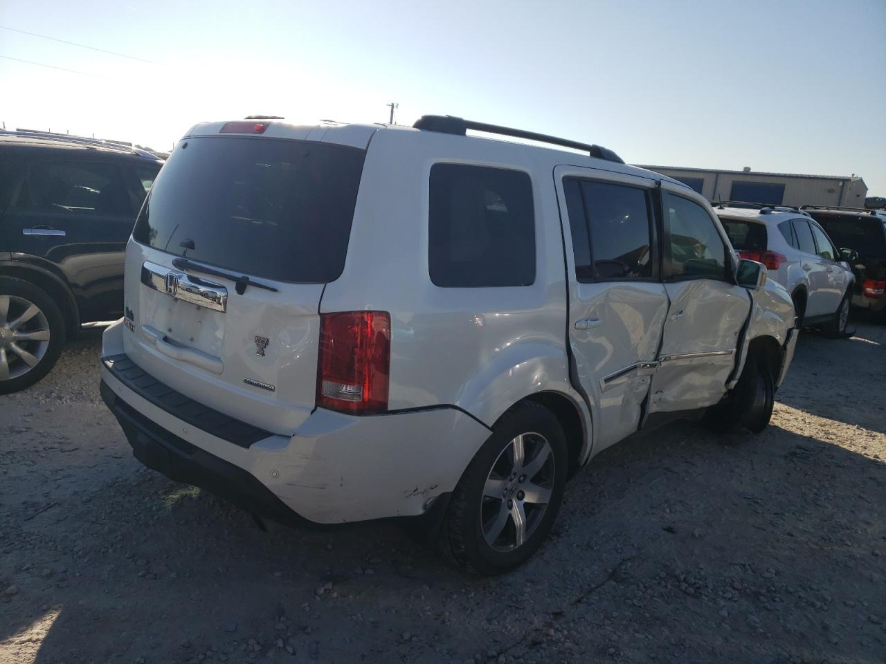 Изображение 3 2015 HONDA PILOT TOURING 2015 с VIN 5FNYF3H96FB008295