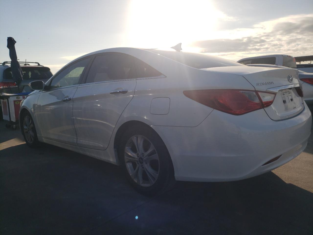 Image 2 of 2011 HYUNDAI SONATA SE 2011 with VIN 5NPEC4AC9BH040435