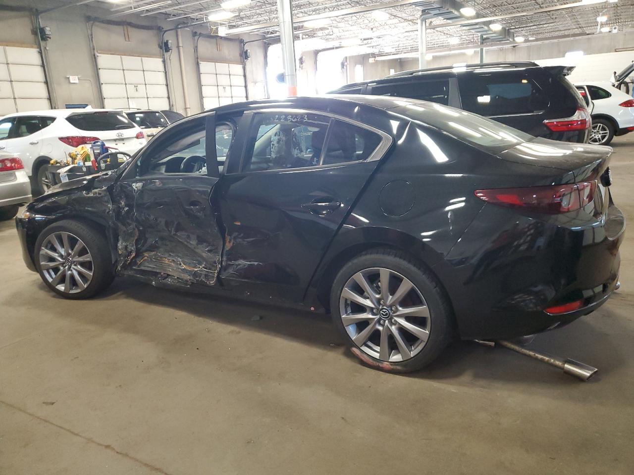 Изображение 2 2021 MAZDA 3 SELECT 2021 с VIN JM1BPABL5M1323655