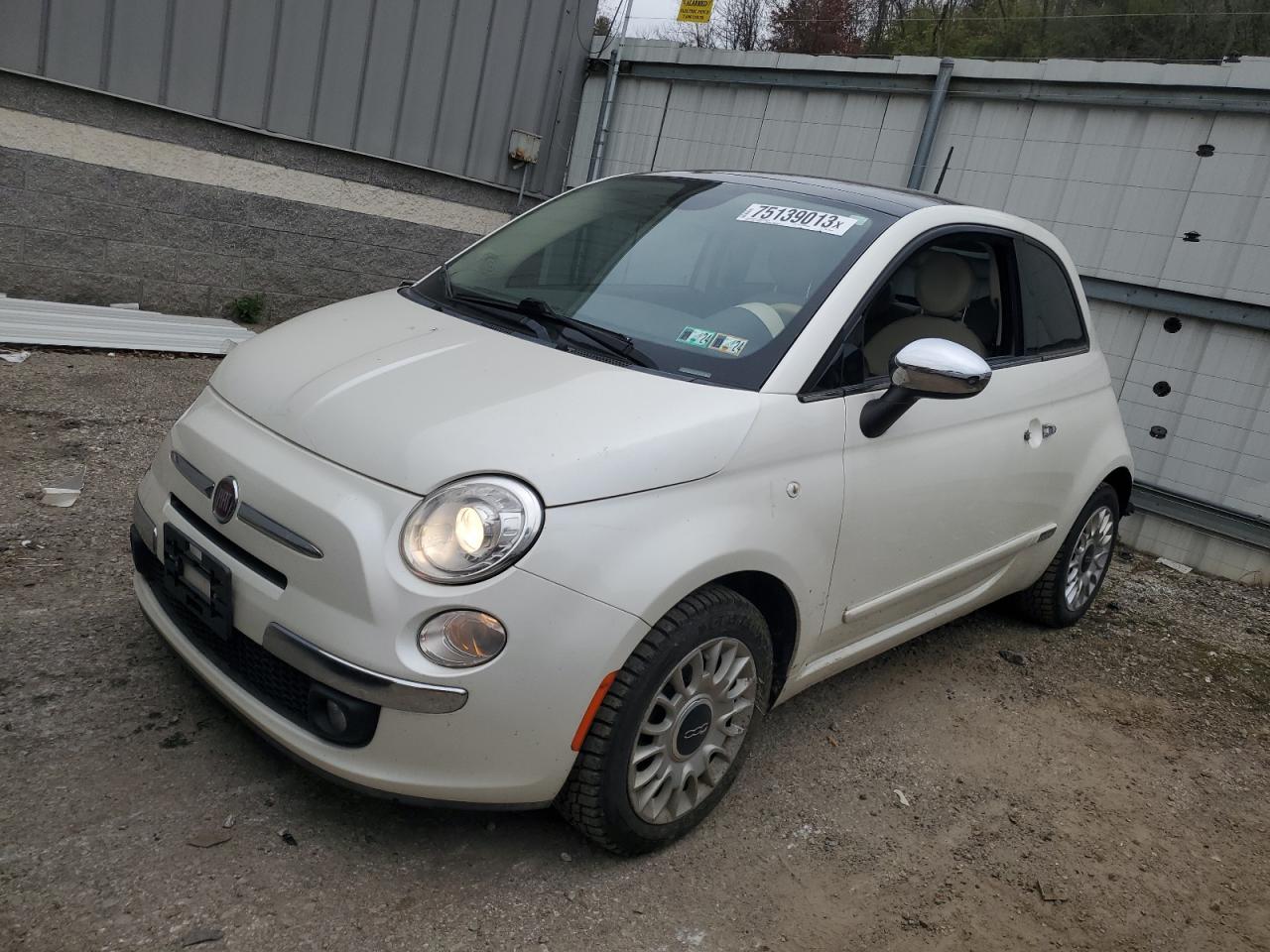 Obraz 1 z 2015 FIAT 500 LOUNGE 2015 z VIN 3C3CFFCR9FT513708