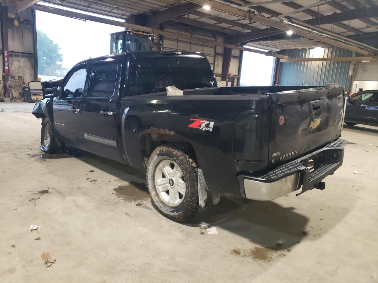 Image 2 of 2011 CHEVROLET SILVERADO K1500 LT 2011 with VIN 3GCPKSE34BG324302