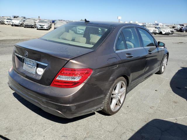 Obraz 3 z 2014 MERCEDES-BENZ C 250 2014 z VIN WDDGF4HB9EA957549