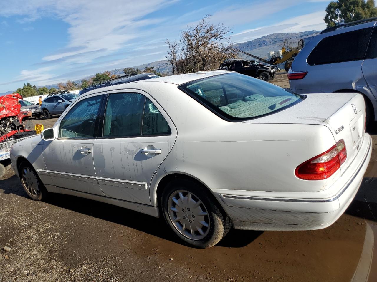 Obraz 2 z 2000 MERCEDES-BENZ E 320 2000 z VIN WDBJF65J7YB024673