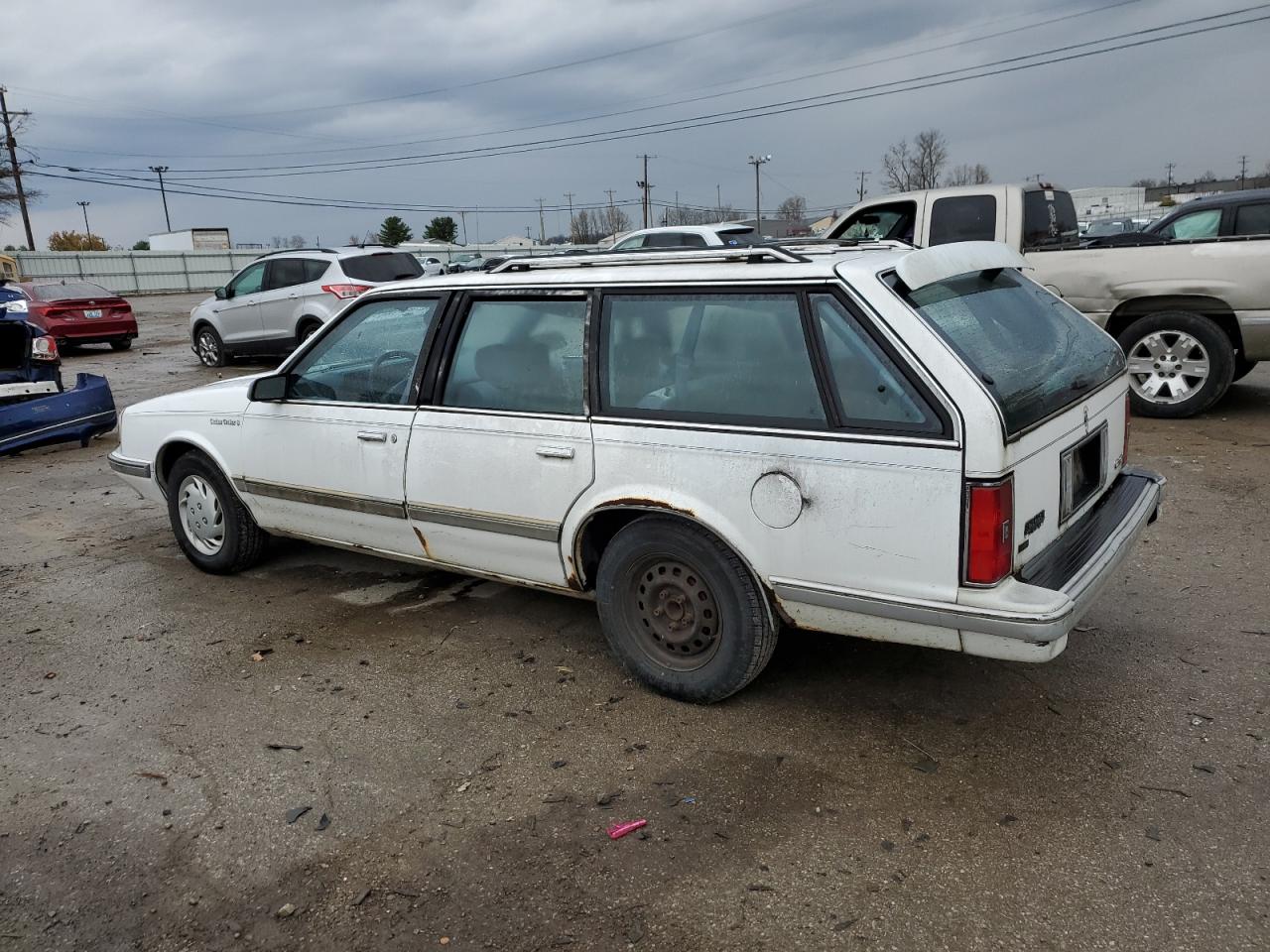 Obraz 2 z 1994 OLDSMOBILE CUTLASS CRUISER S 1994 z VIN 1G3AJ85M1R6310860