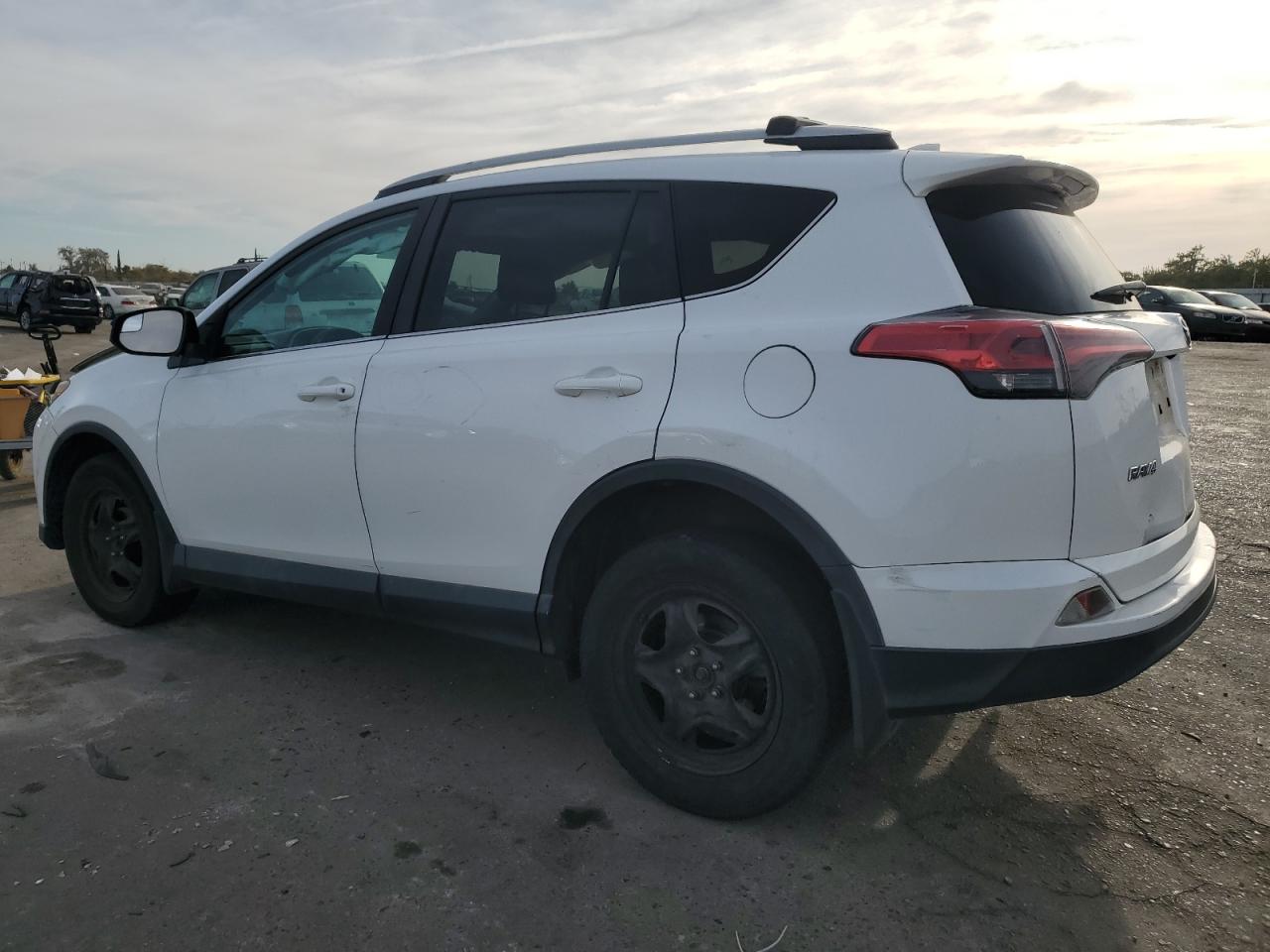 Изображение 2 2016 TOYOTA RAV4 LE 2016 с VIN 2T3BFREV8GW457113