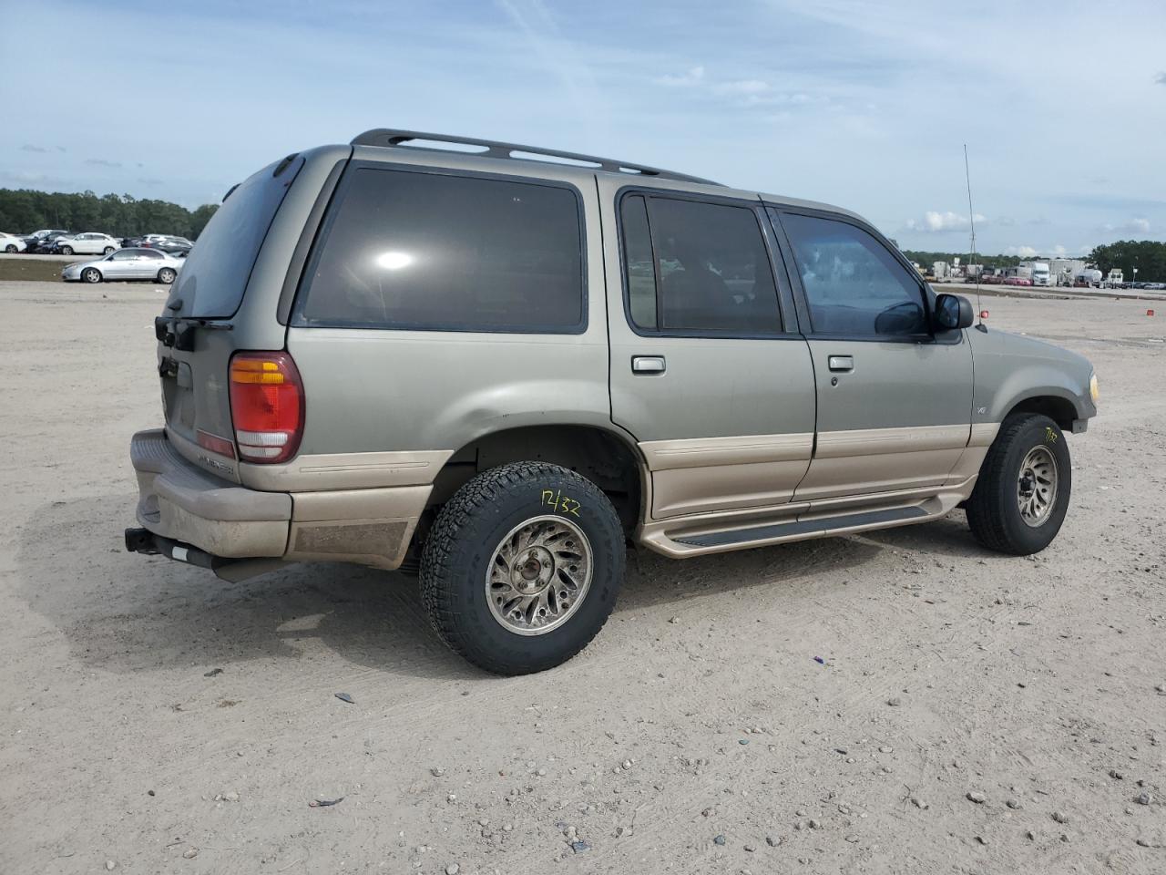Image 3 of 2000 MERCURY MOUNTAINEER  2000 with VIN 4M2ZU66P3YUJ32753