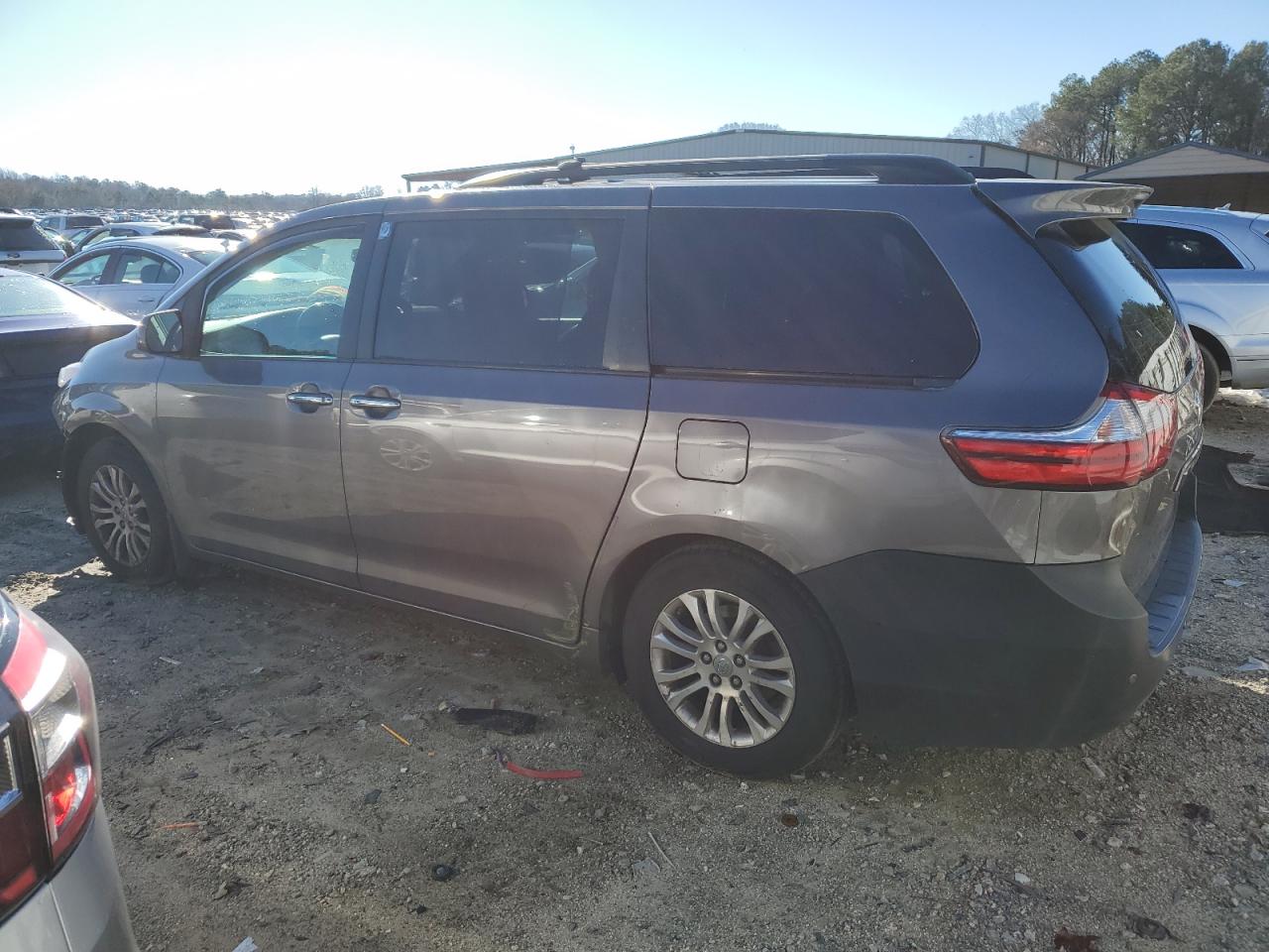 Изображение 2 2017 TOYOTA SIENNA XLE 2017 с VIN 5TDYZ3DC3HS820905