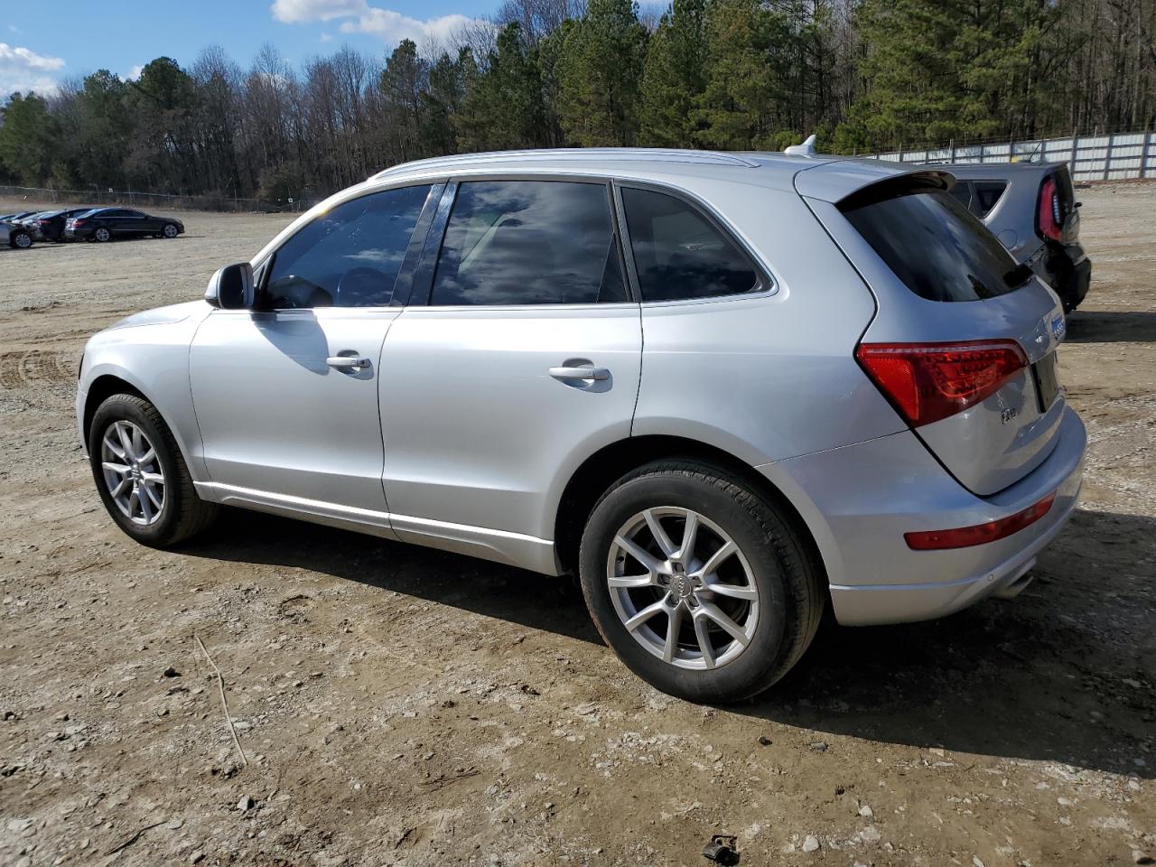Изображение 2 2010 AUDI Q5 PREMIUM PLUS 2010 с VIN WA1LKAFP0AA075787