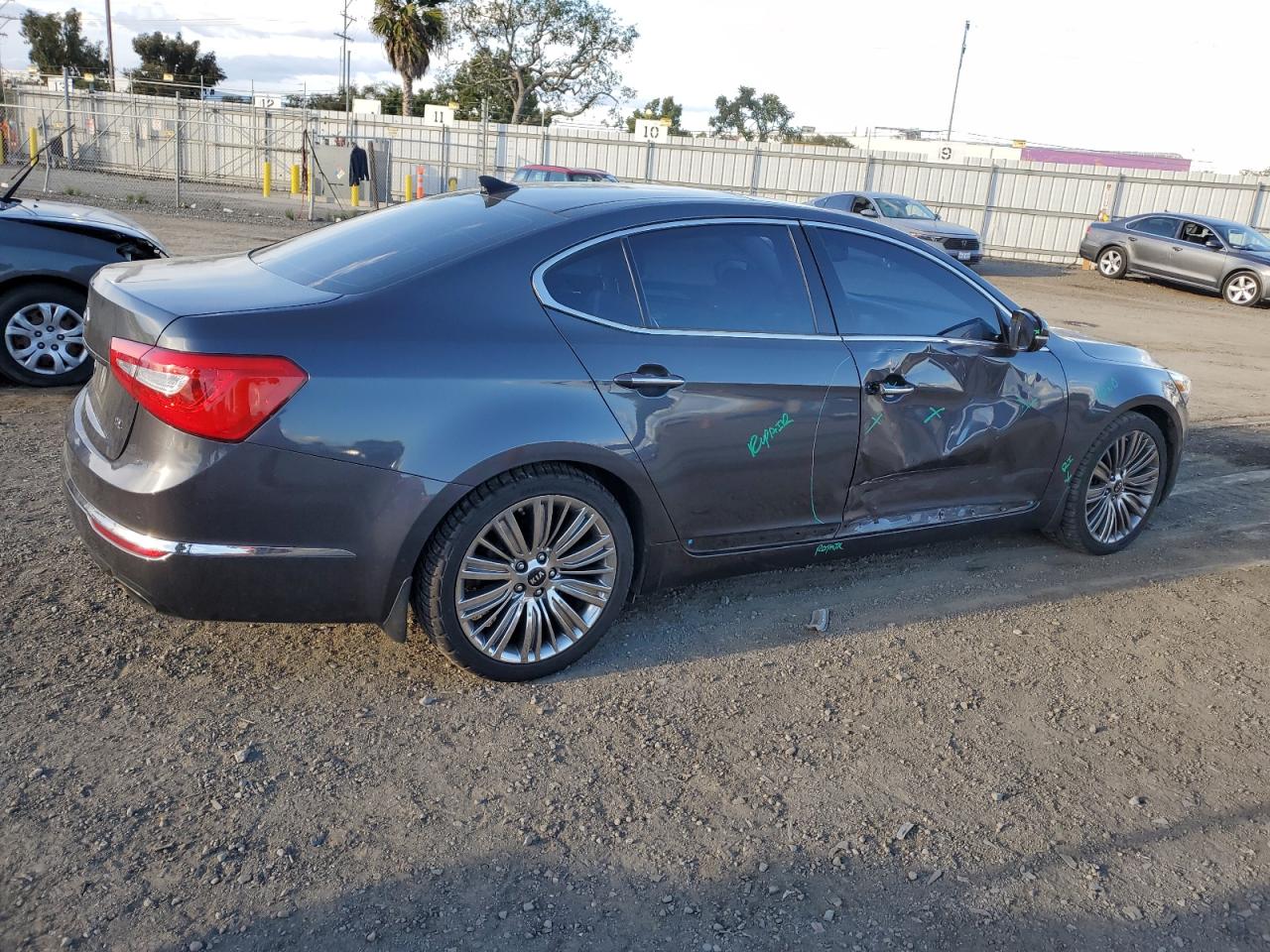 Image 3 of 2014 KIA CADENZA PREMIUM 2014 with VIN KNALN4D73E5149491