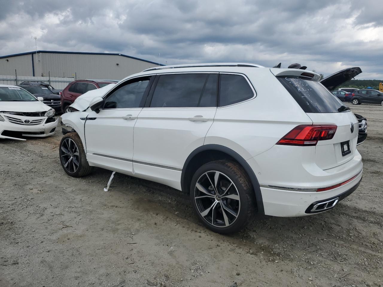 Image 2 of 2022 VOLKSWAGEN TIGUAN SEL R-LINE 2022 with VIN 3VV4B7AX5NM117496