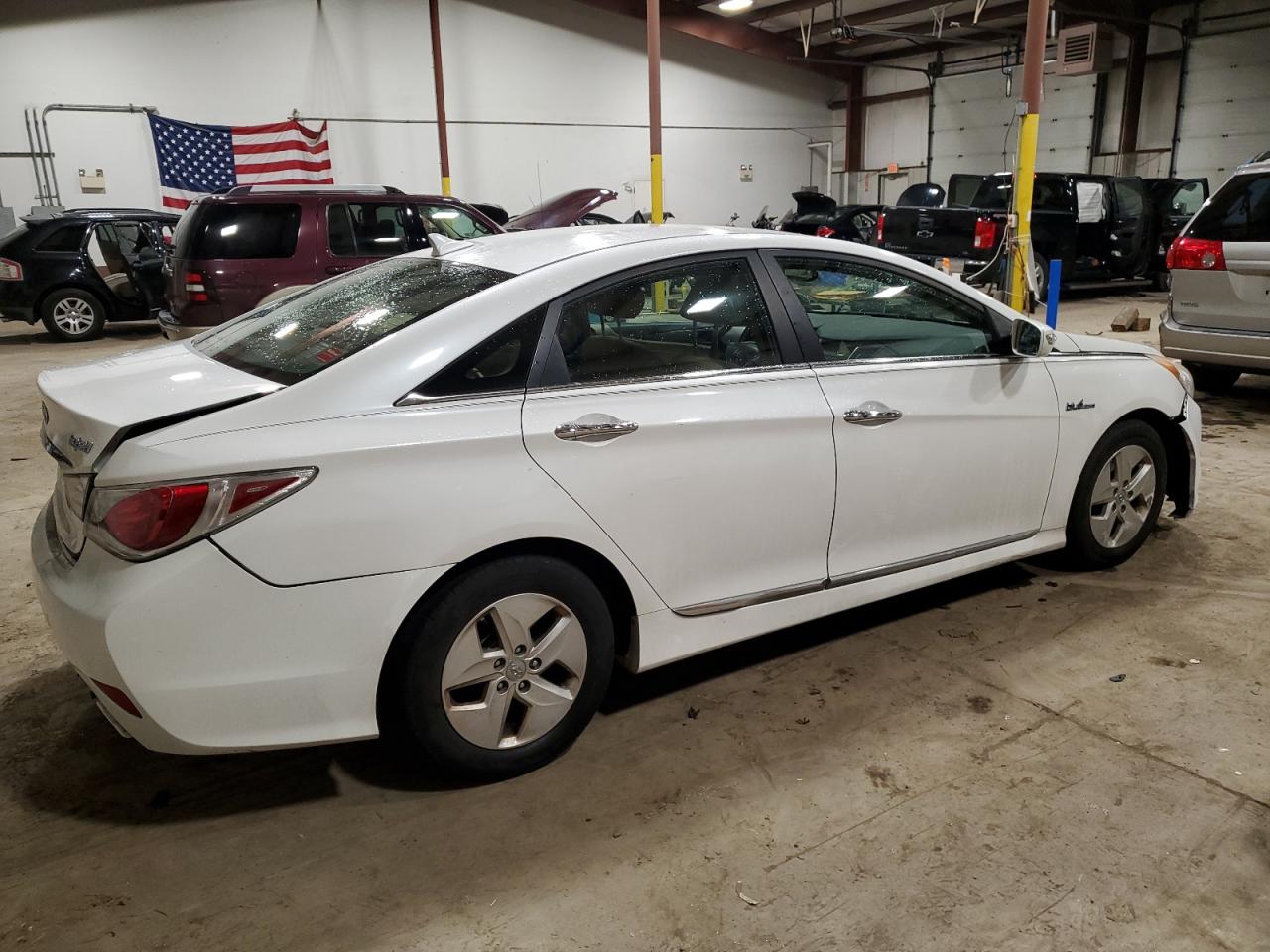 Obraz 3 z 2011 HYUNDAI SONATA HYBRID 2011 z VIN KMHEC4A45BA011266