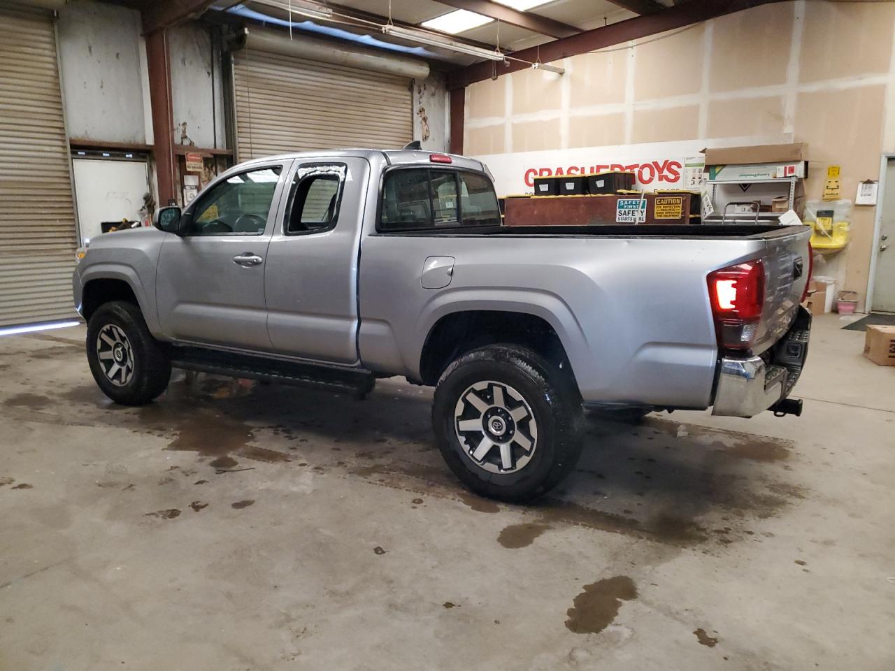 Obraz 2 z 2018 TOYOTA TACOMA ACCESS CAB 2018 z VIN 5TFRX5GN8JX106299