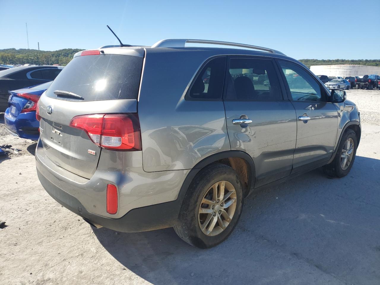 Obraz 3 z 2015 KIA SORENTO LX 2015 z VIN 5XYKTCA60FG652141